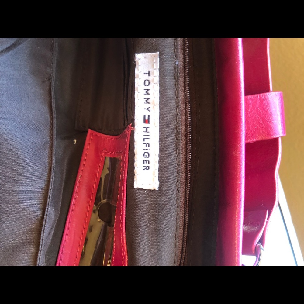 NEW!! NEVER USED.  Tommy Hilfiger Purse - Picture 3 of 6